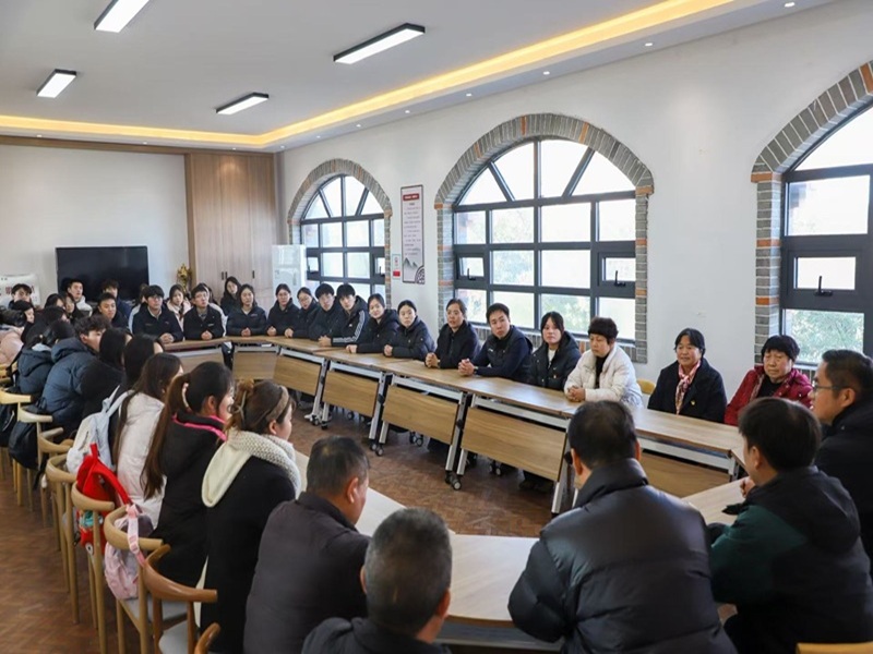 青春力量注基层,党建共建砺初心——304.cam永利集团党总支与费窑村党支部开展党建共建活动